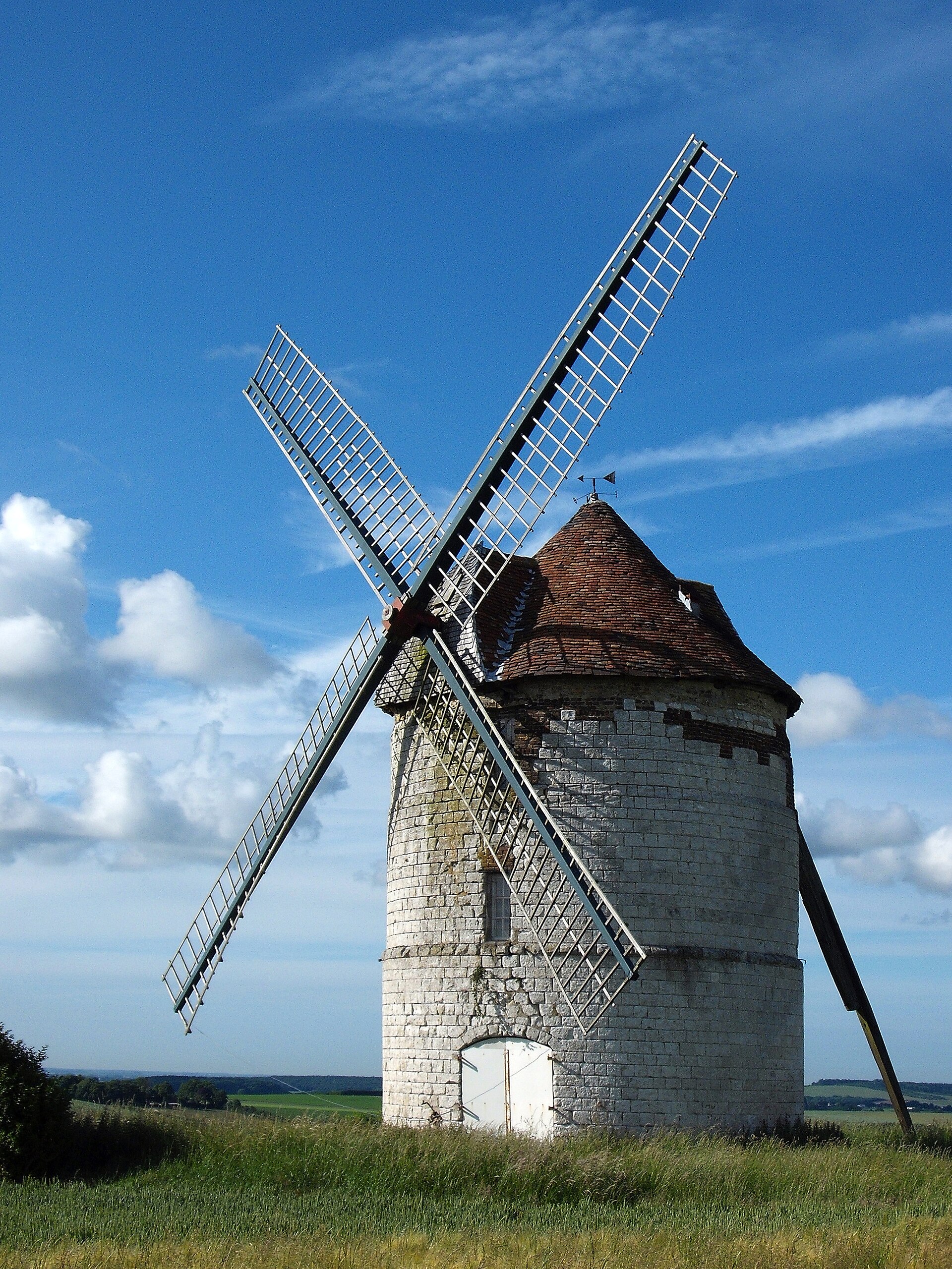 Un moulin à vent, symbole du patrimoine meunier vendéen